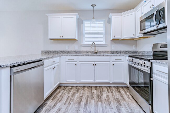 Building Photo - 819 Marple Pl