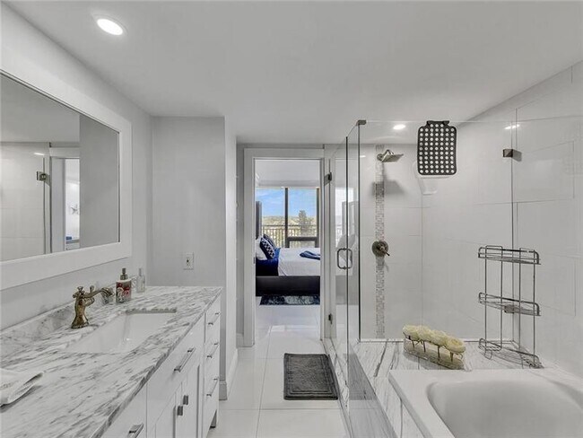 Building Photo - 4280 Galt Ocean Dr