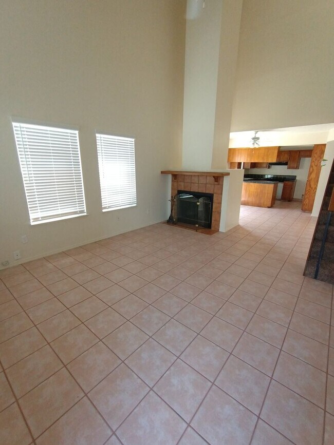 Building Photo - 3 Bedroom 2 Story Home