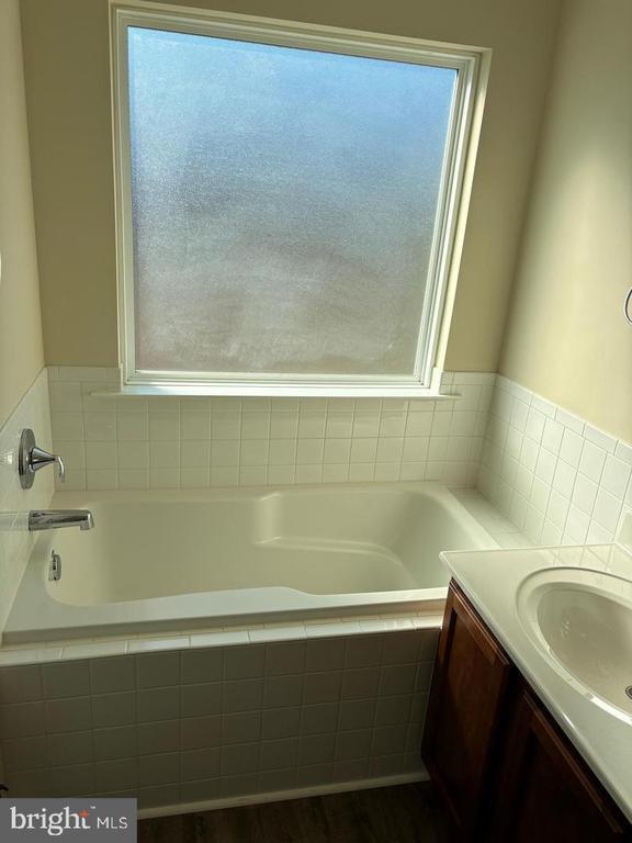 Building Photo - 2318 Drake Ln