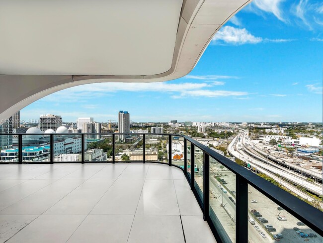 Building Photo - 1000 Biscayne Blvd