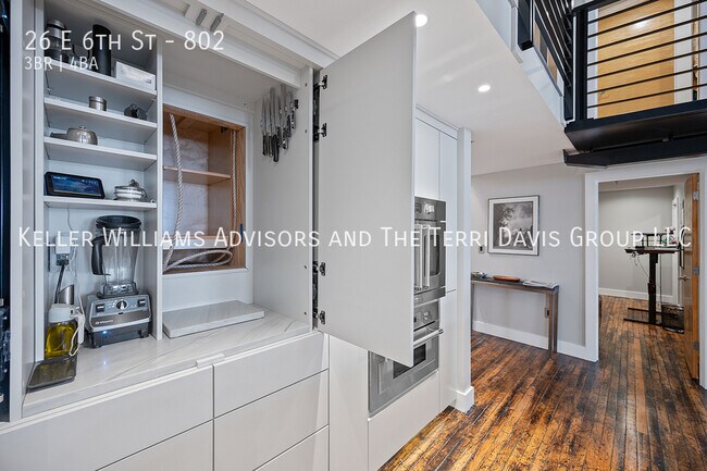 Building Photo - 26 E 6th St