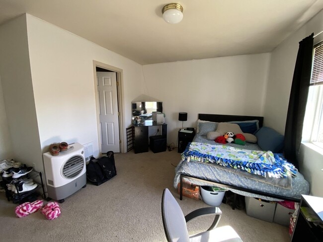 Building Photo - Garfield St Duplex