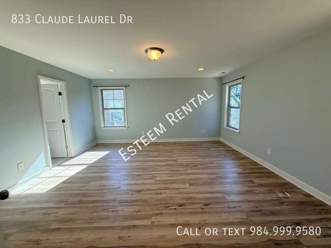 Building Photo - 833 Claude Laurel Dr