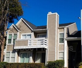 Building Photo - 9617 Vinca Cir