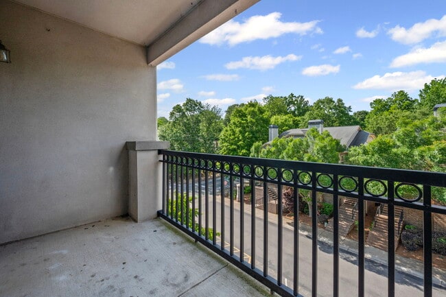 Building Photo - 840 United Ave SE