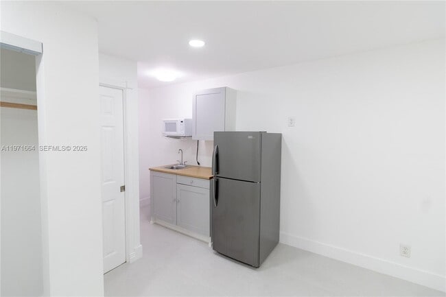 Building Photo - 5803 Buchanan St