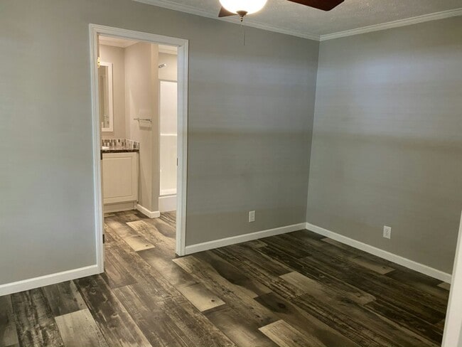 Building Photo - 2614 Azalea Pl