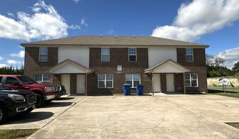 Building Photo - 4210 Primrose Dr