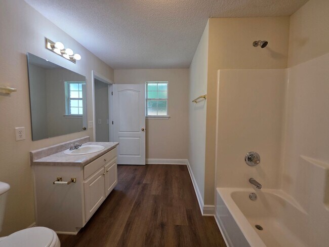 Building Photo - 4BR/3BA home with shed close to Navy Feder...