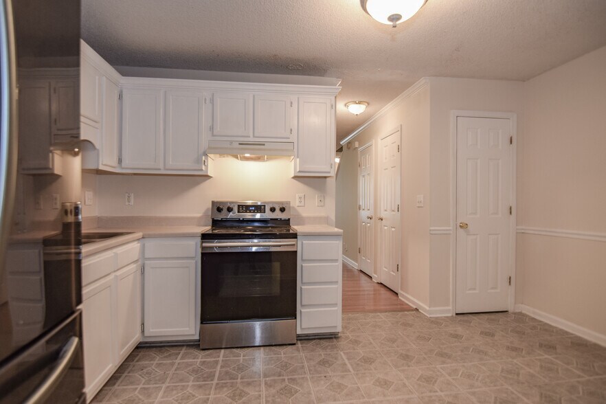 Building Photo - 6240 Lucille Dr
