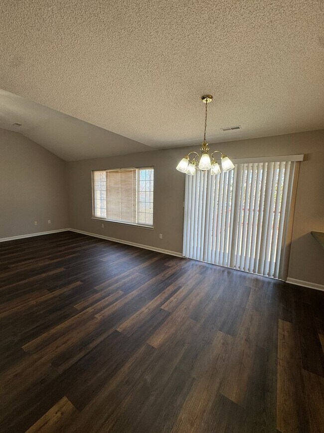 Building Photo - Spacious 3-bedroom, 2-bath home with a 2-car garage!