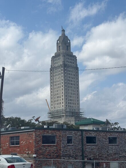 Building Photo - 837 N 6th St