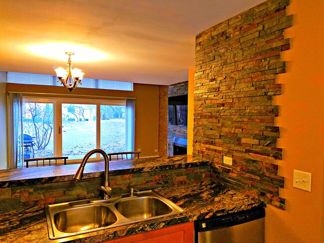 Building Photo - 5955 Meadow Dr