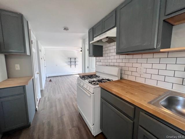 Building Photo - 9-13 Main St