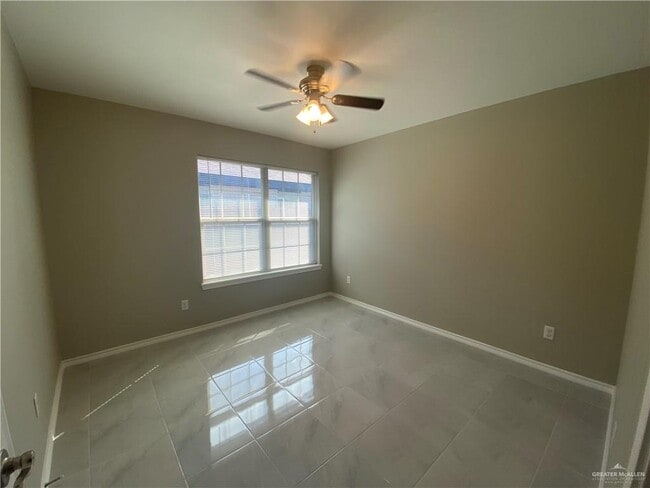 Building Photo - 11 Ibis Ave