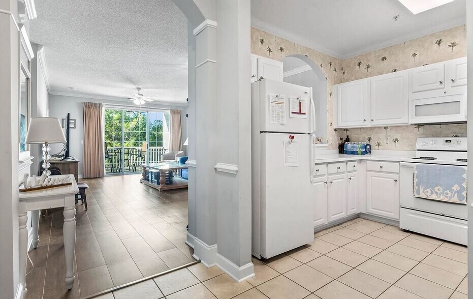 Building Photo - 6203 Catalina Dr