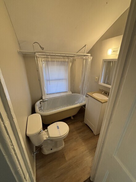 Building Photo - 472 Case Ave