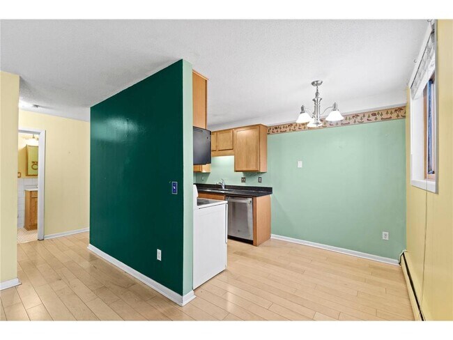 Building Photo - 520 Ridgewood Ave