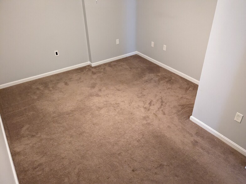 Building Photo - 3613 Brookeside Dr