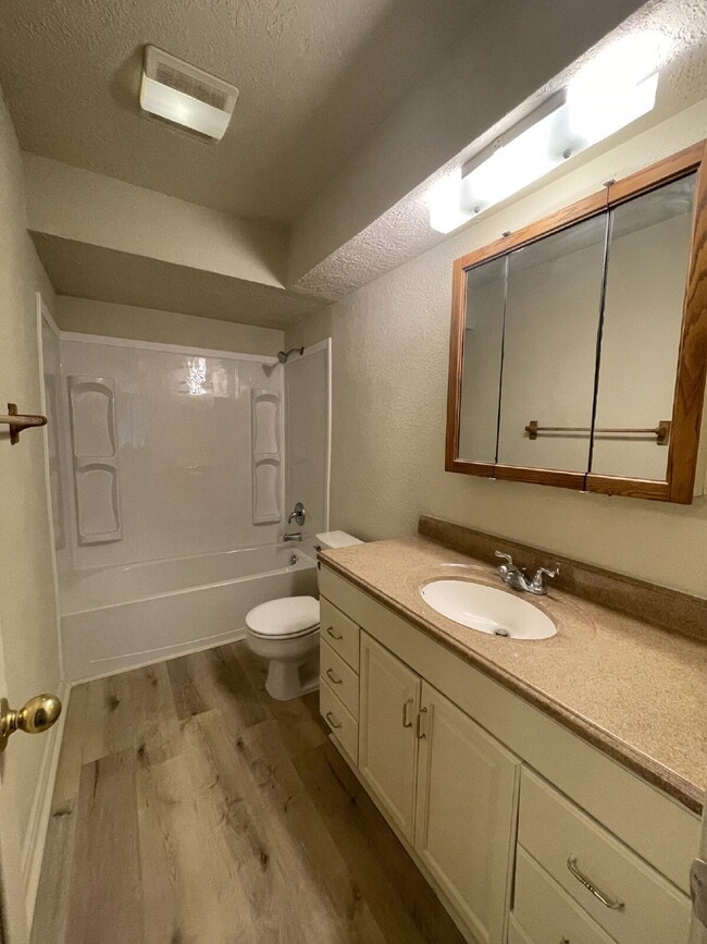 Building Photo - This charming house on a .25 acre lot close to Downtown/Historic Montgomery is a single story 3 b...