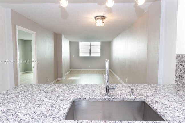 Building Photo - 2903 N Miami Beach Blvd