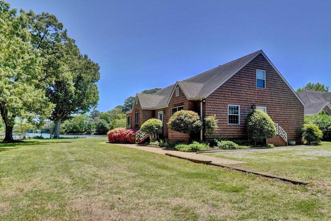 Building Photo - Waterfront Home on 1 Acre Treed Lot, 4/2 +...