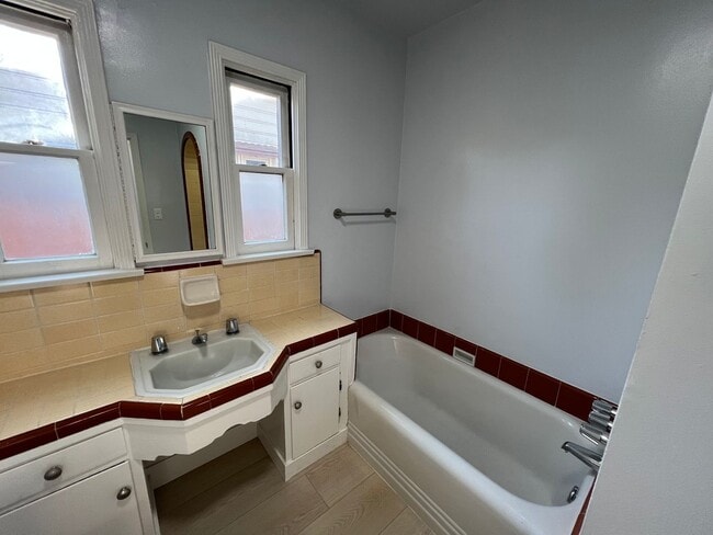 Building Photo - Burbank 3 bedroom 2 bathroom house for ren...