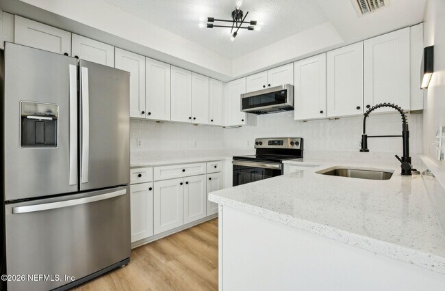 Building Photo - 1604 Challenger Ct W