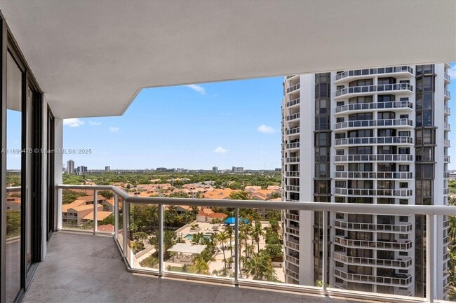 Building Photo - 3610 Yacht Club Dr