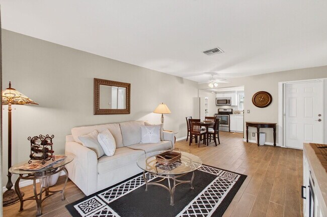 Building Photo - 2661 Barkley Dr W