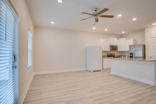Building Photo - Pet-Friendly 3BR Townhome in Meadow Brook ...