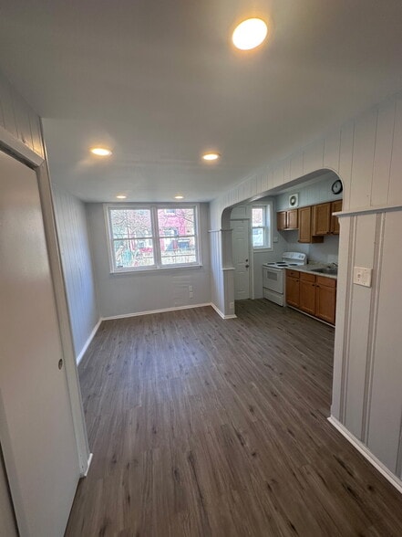 Building Photo - 2607 S 62nd St