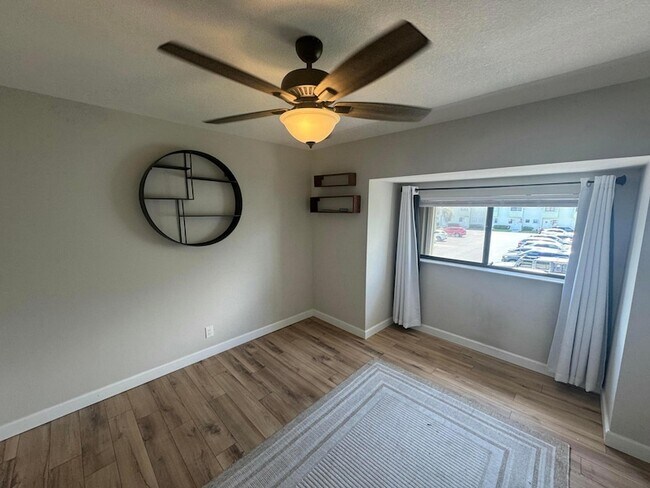 Building Photo - 9427 S Ocean Dr