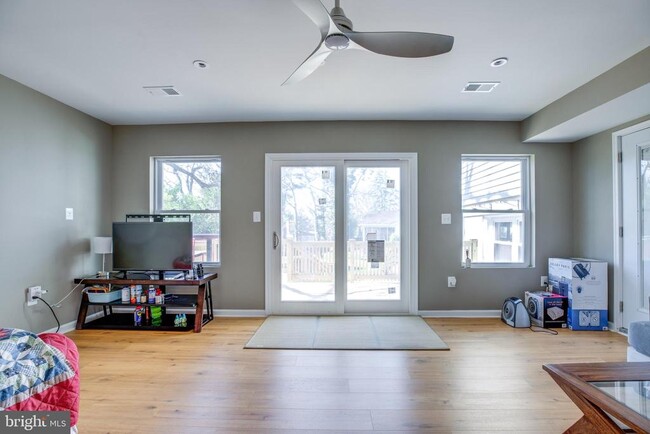 Building Photo - 3923 Forest Grove Dr