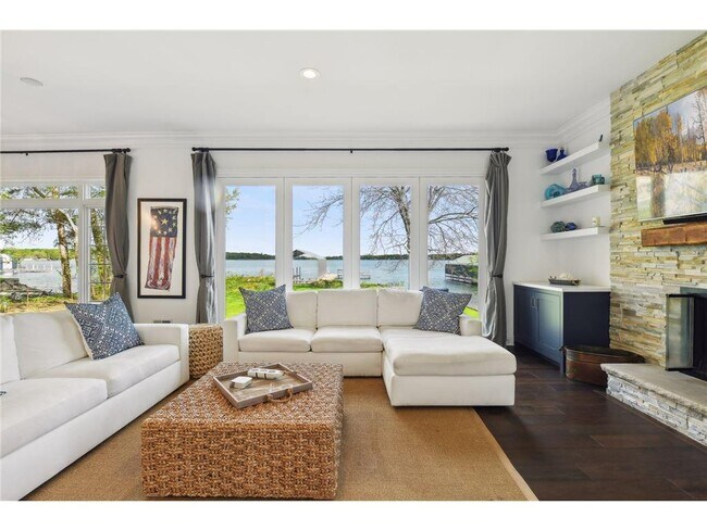 Building Photo - 3115 N Shore Dr