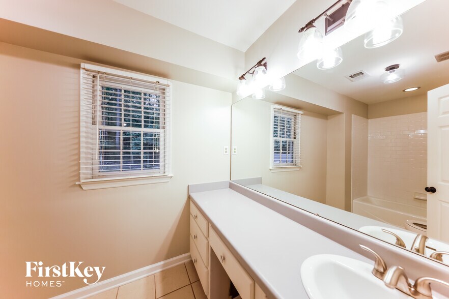 Building Photo - 532 Russet Bend Dr