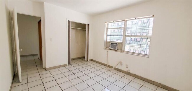 Building Photo - 302 SW 15th St
