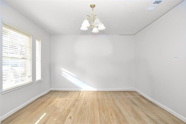 Building Photo - 20418 Linden Tree Dr