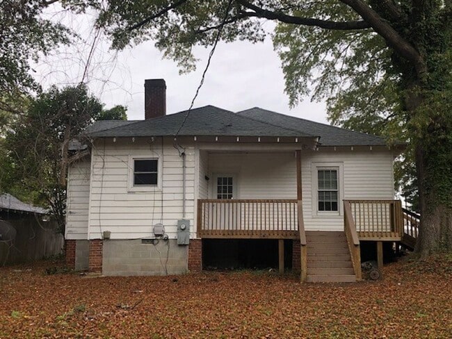 Building Photo - 544 Willson St