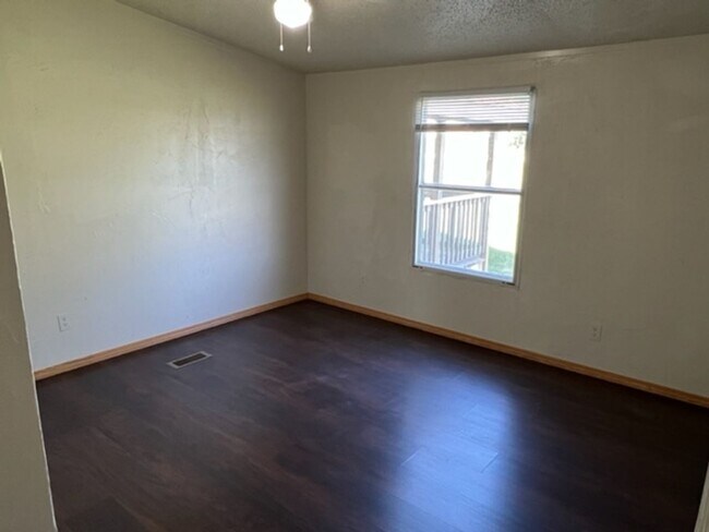 Building Photo - 1307 Speedway Dr