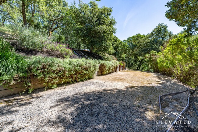 Building Photo - 9400 Chalk Hill Rd