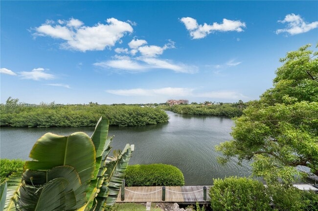 Building Photo - 6100 Paradise Point Dr