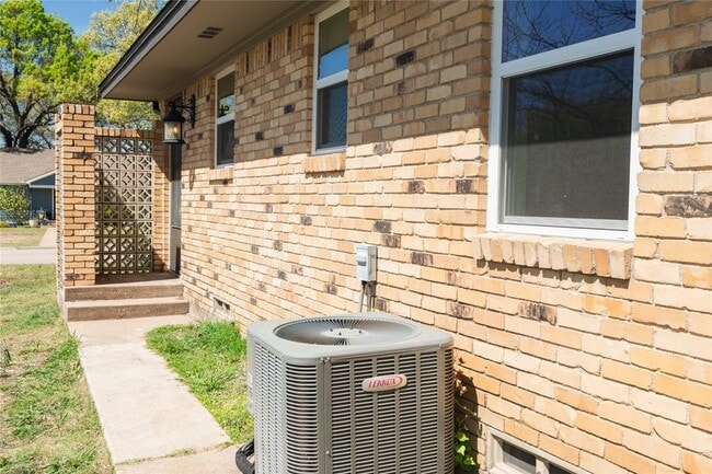 Building Photo - 602 N Morris St