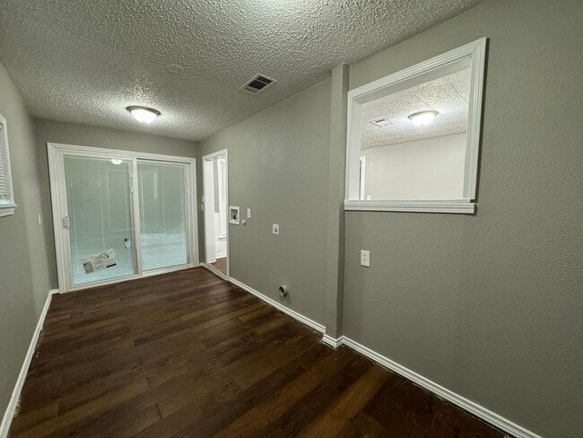 Building Photo - 5633 Highland Ave