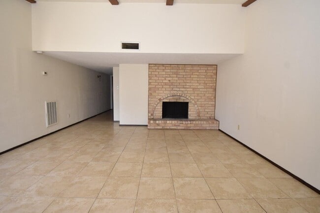 Building Photo - 16407 Cairnway Dr