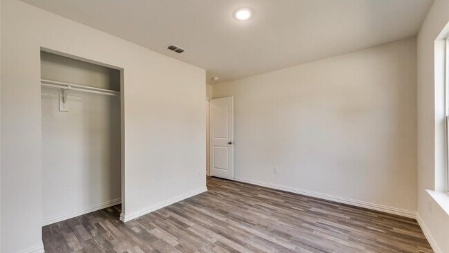 Building Photo - 2035 Clay St