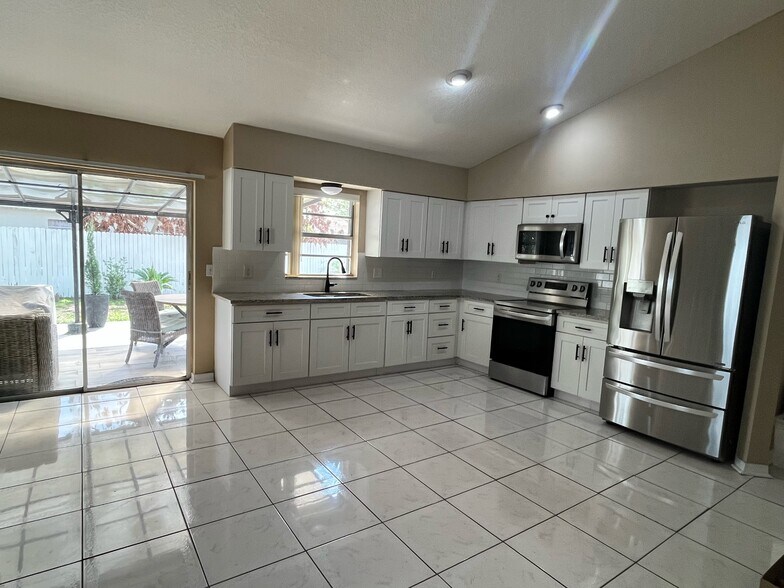 Building Photo - 111 Rosewood Ct