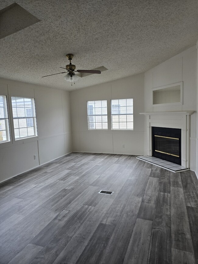 Building Photo - 926 Hollywood Dr