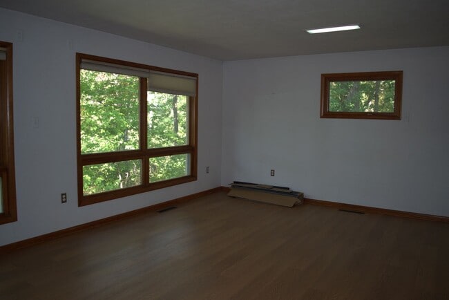 Building Photo - Marvelous 4 Bed 2.5 Bath House In Quarry H...